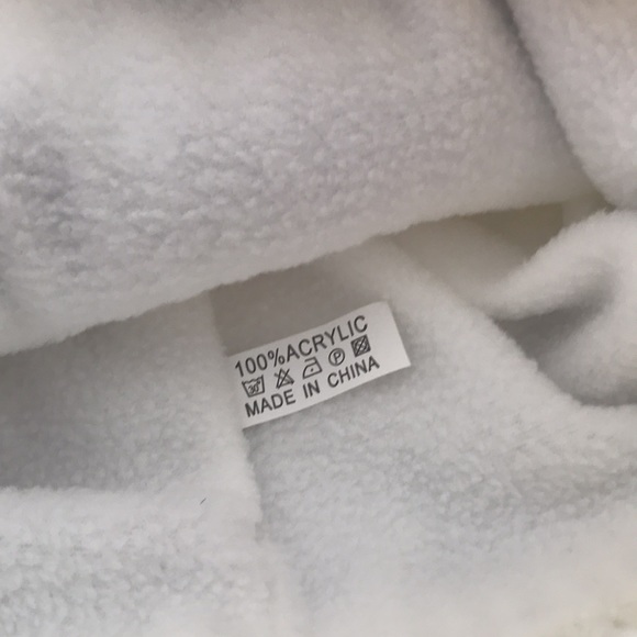 Knit Toque One Size Plaid Embroidered Edge Maple Leaf Symbol New With Tag - Picture 8 of 8